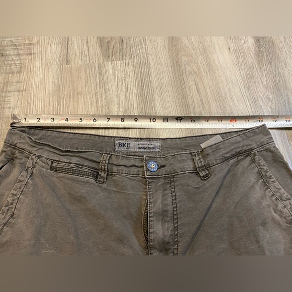 BKE Athletic Fit Raven Gray Flat FrontCotton Shorts Size 36 - Picture 5 of 7